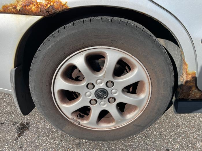 2001 volvo s40 sedan with 144822 miles for sale near elk-river, minnesota e632ba4d9abb40218ac186835ffac52f.jpeg