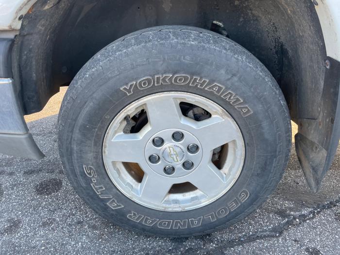 2004 chevrolet silverado-1500 ext.-cab-short-bed-4wd with 141858 miles for sale near elk-river, minnesota e66a46396f73406a836981edae0f2d0c.jpeg