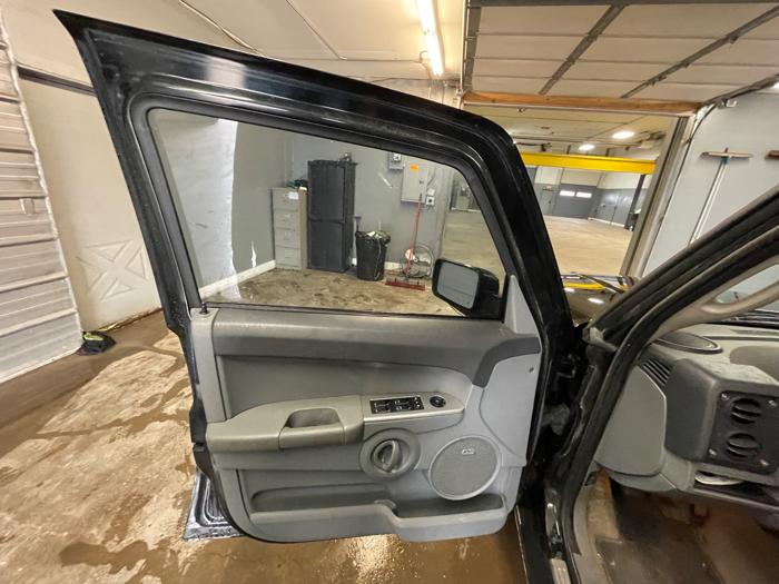 2007 jeep commander sport-4wd with 142319 miles for sale near elk-river, minnesota e68aecd260144a0da2e8ff15f1565e79.jpeg