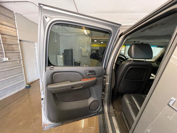 2008 chevrolet avalanche ls-4wd with 219447 miles for sale near elk-river, minnesota e80671f0bdd34eb497e8d8835b9ef878.jpeg