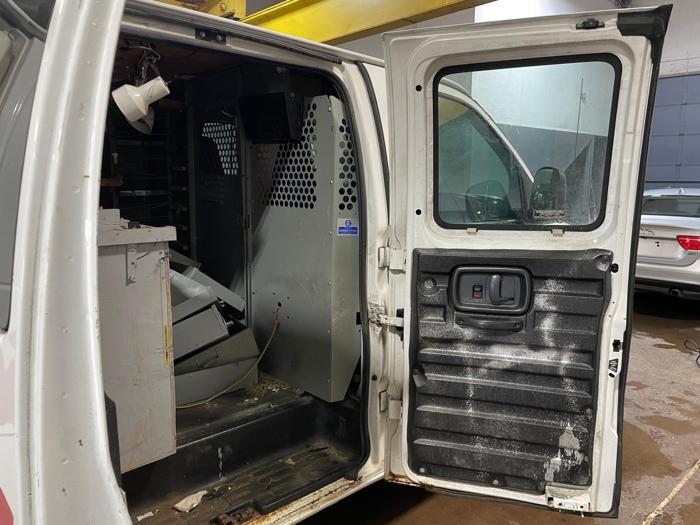 2000 chevrolet express with 344483 miles for sale near elk-river, minnesota e8f0f0a3451c4fc0a0902ad09f93f73f.jpg