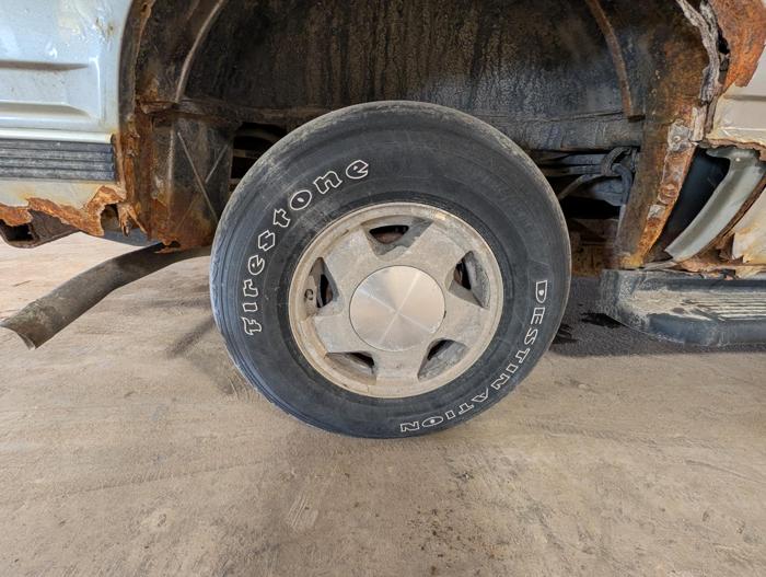 1999 chevrolet suburban k1500-4wd with 225203 miles for sale near elk-river, minnesota e8f6bfde65de4bc9a125c7c07527663e.jpg