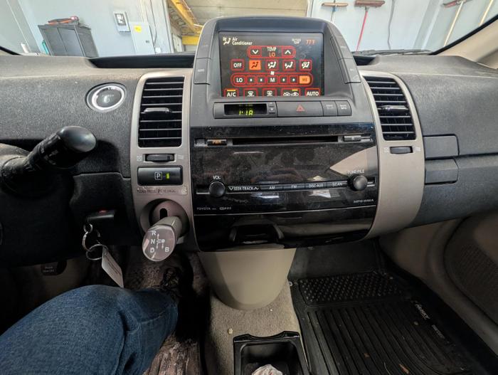2006 toyota prius 4-door-liftback with 297498 miles for sale near elk-river, minnesota e9078a4e7f7c494ba57ee3f495deba32.jpg