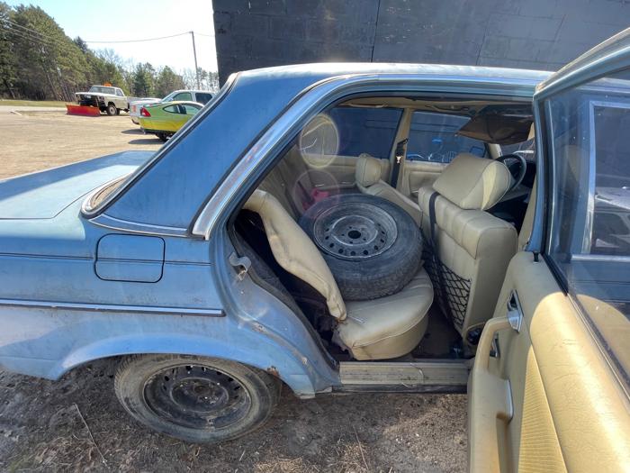 1980 mercedes-benz w123 for sale near columbus, minnesota e987c967534b49ef871fe4ca6e60ae46.jpeg