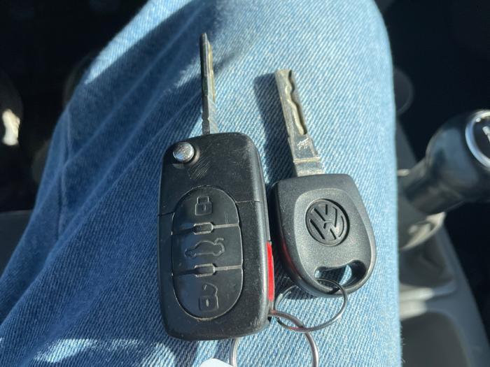 2001 volkswagen new-beetle glx with 161515 miles for sale near elk-river, minnesota e9a31bd5ac684b51b1c010b916449056.jpeg