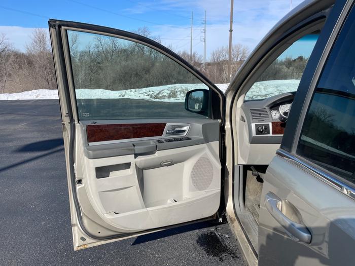 2009 chrysler town-&-country touring with 240699 miles for sale near clearwater, minnesota e9edef6edfe743e3b85228ea700936dc.jpeg