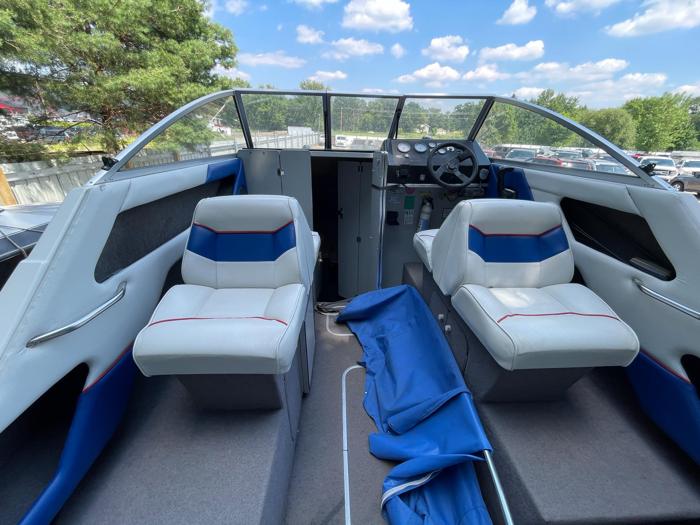 1994  Bayliner Marine Corp 2252 classic cruiser
