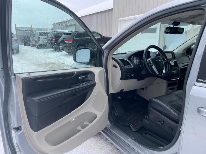 2013 chrysler town-and-country touring with 146210 miles for sale near elk-river, minnesota eab2d55504b7482eb34ecc8b85abc498.jpg