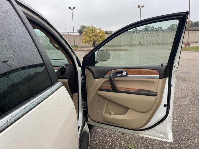 2010 buick enclave cxl-2xl-awd with 194646 miles for sale near burnsville, minnesota eb52189a5fab4da0888f28b5dea9cbab.JPG