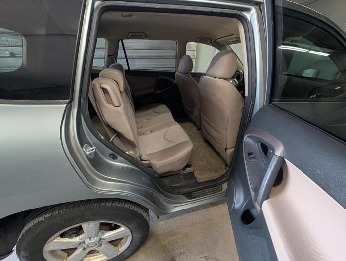 2007 toyota rav4 base-v6-4wd with 227982 miles for sale near elk-river, minnesota eb826c1fe790456ca3a4bf22cc3cdd8c.jpg
