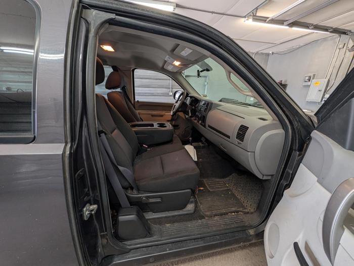 2011 chevrolet silverado-1500 work-truck-ext.-cab-4wd with 92157 miles for sale near elk-river, minnesota eb91318345ba48a3b7b8f482507f9df0.jpg