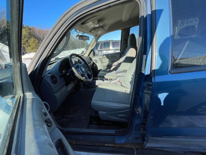 2005 jeep liberty sport-4wd with 223774 miles for sale near elk-river, minnesota eb97adec91d24efab657374184241255.jpeg