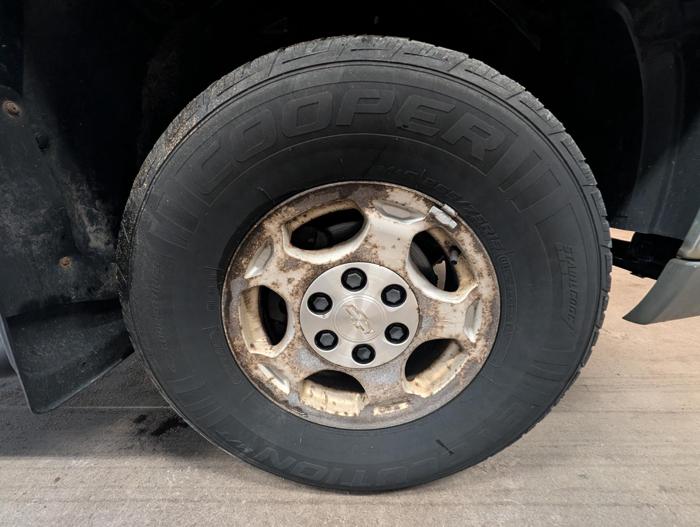2004 chevrolet silverado-1500 work-truck-ext.-cab-short-bed-4wd with 322888 miles for sale near elk-river, minnesota eba5b5bbf567423cbc360819e23d007e.jpg