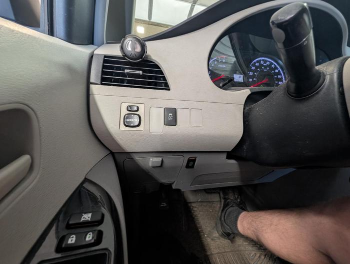 2011 toyota sienna le-8-pass-v6 with 180000 miles for sale near elk-river, minnesota ec6163aef00b44358c50eb3e005b5220.jpg