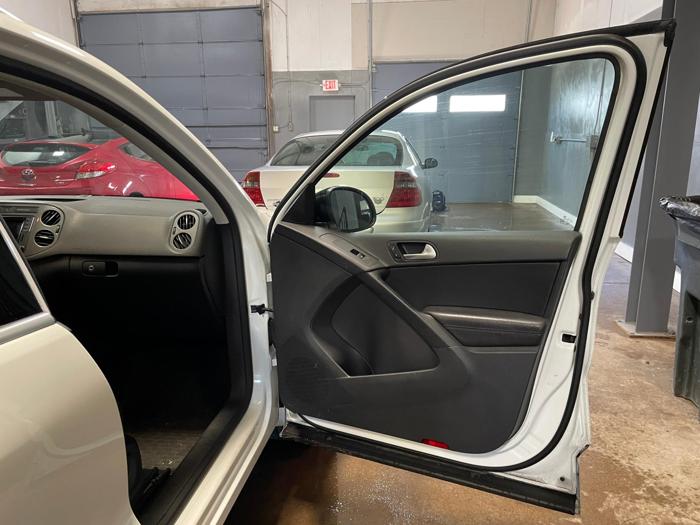 2017 volkswagen tiguan sport with 124882 miles for sale near elk-river, minnesota ecc0908add8e4ba99a7b52861d577a6f.jpg