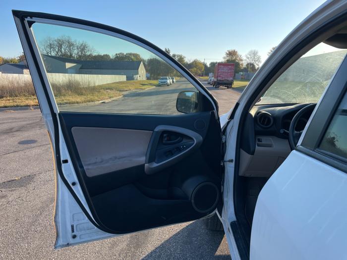 2008 toyota rav4 base-i4-4wd with 149615 miles for sale near elk-river, minnesota ecc45b94bbcc4cf4a216e812bea56142.jpeg