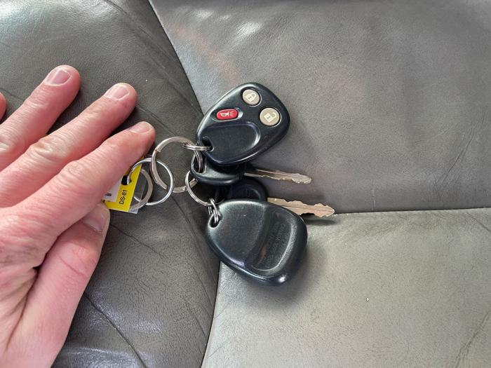 2004 gmc yukon-xl 1500-4wd with 247582 miles for sale near fridley, minnesota ecf8dd67fa5144028646e0a6497b1bda.jpeg