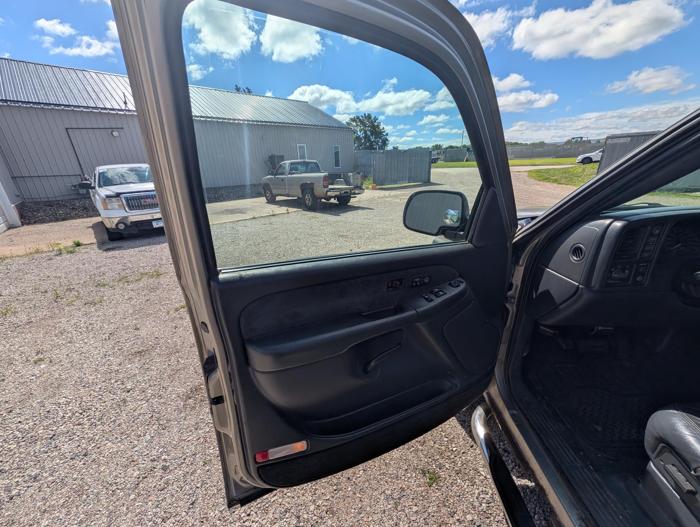 2001 chevrolet silverado-1500 ext.-cab-short-bed-4wd with 212525 miles for sale near elk-river, minnesota ed63b3bf29484aada1e7931fe1ee48fc.jpg