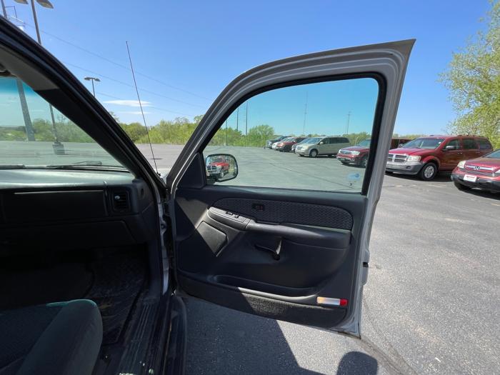 2004 chevrolet avalanche 1500-4wd with 252649 miles for sale near clearwater, minnesota edefb20dff234c9b8c1591791480b14b.jpeg