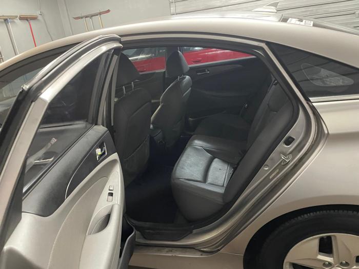 2012 hyundai sonata-hybrid base with 143849 miles for sale near elk-river, minnesota ee44ded84e514362948d826657fe1825.jpg