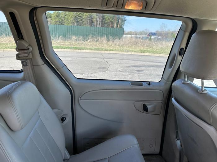2005 chrysler town-&-country touring with 175445 miles for sale near elk-river, minnesota ee9114da4fef4b75a7f47371aa1ef032.jpeg