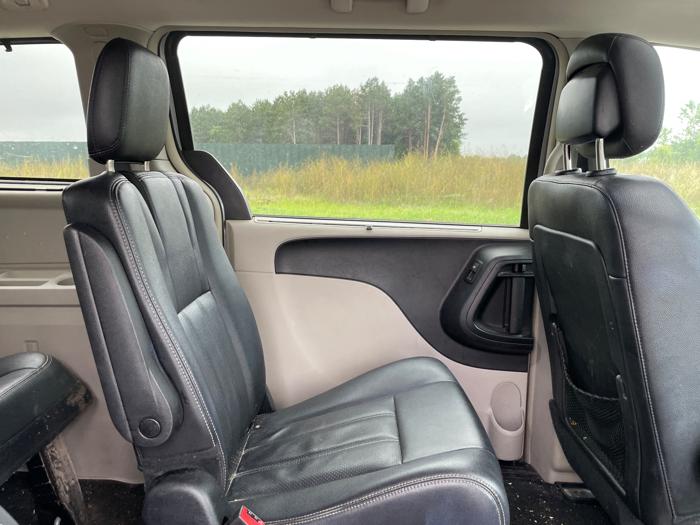 2016 chrysler town-&-country touring-l with 141316 miles for sale near elk-river, minnesota ee96bdfb279e44848ec3bfee183b6b2b.jpeg