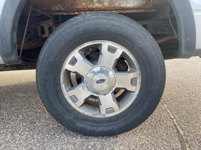 2009 ford f-150 stx-supercab-6.5-ft.-bed-4wd with 174048 miles for sale near fridley, minnesota eeb4d962ab3f4c9c8f0008ac4c8ac919.jpeg