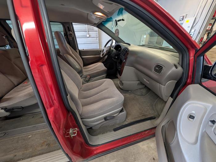 2002 chrysler town-&-country lx with 220729 miles for sale near elk-river, minnesota eebedc14e2264f80906d6f7bf927d444.jpg