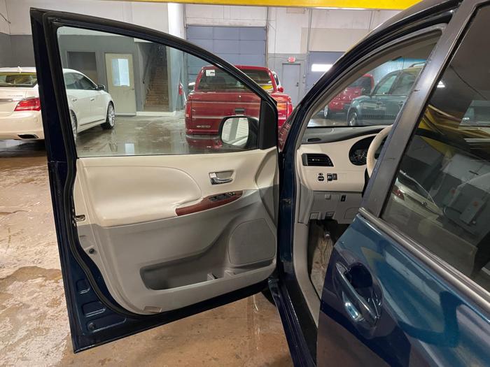 2011 toyota sienna with 212471 miles for sale near elk-river, minnesota eecad22395484ff0973186ed2b1bf5e3.jpg