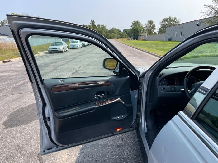 2002 lincoln town-car signature with 144823 miles for sale near elk-river, minnesota eed10d0ab60d406191e7258dcc6689d7.jpeg