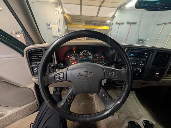 2004 chevrolet silverado-1500 work-truck-ext.-cab-short-bed-4wd with 322888 miles for sale near elk-river, minnesota eedcc425505443f0ab02327d2bcf7ccd.jpg
