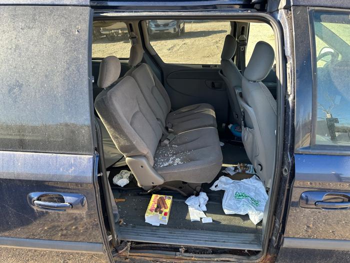 2006 chrysler town-&-country base with 141271 miles for sale near elk-river, minnesota eef371315b944bce9db2d1f24d3b1b55.jpeg