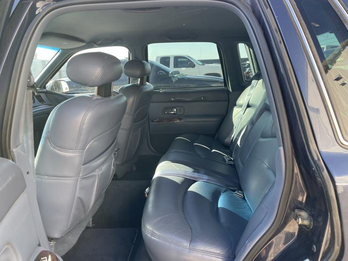 1997 lincoln town-car sel with 171572 miles for sale near elk-river, minnesota ef9de479b9814fe28bad7de942bd70b0.jpg