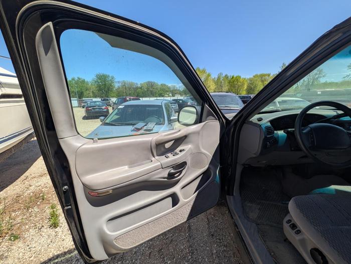 1998 ford f-150 xl-supercab-short-bed-4wd with 210191 miles for sale near elk-river, minnesota efa524ae8fbd43d69330081bee88ce47.jpg