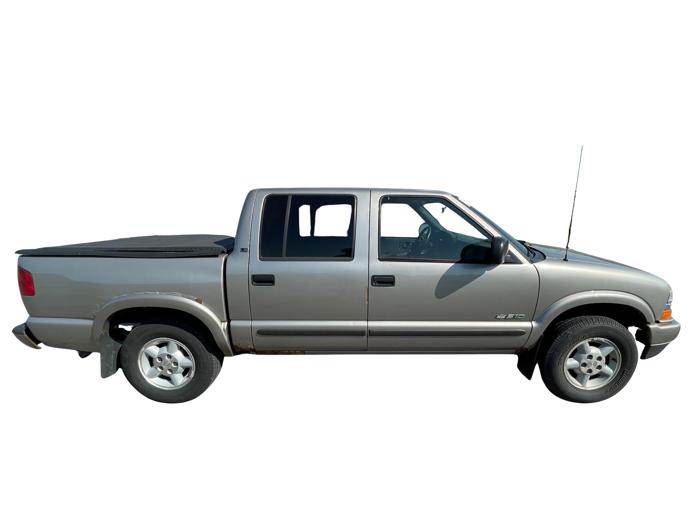 2004 chevrolet s-10 crew-cab-4wd-ls with 188749 miles for sale near elk-river, minnesota efb9996aa52d492c874dfa190223bb75.jpg