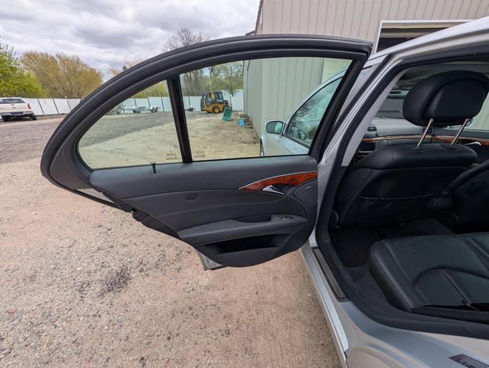 2006 mercedes-benz e-class e350 with 132043 miles for sale near elk-river, minnesota f009c9282e244f388946e38eac1ae4b7.jpg