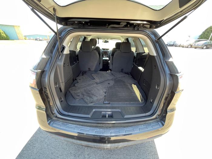 2015 chevrolet traverse 2lt-awd with 238725 miles f10d1fb09b73423bac6d212907ae4f8d.jpeg
