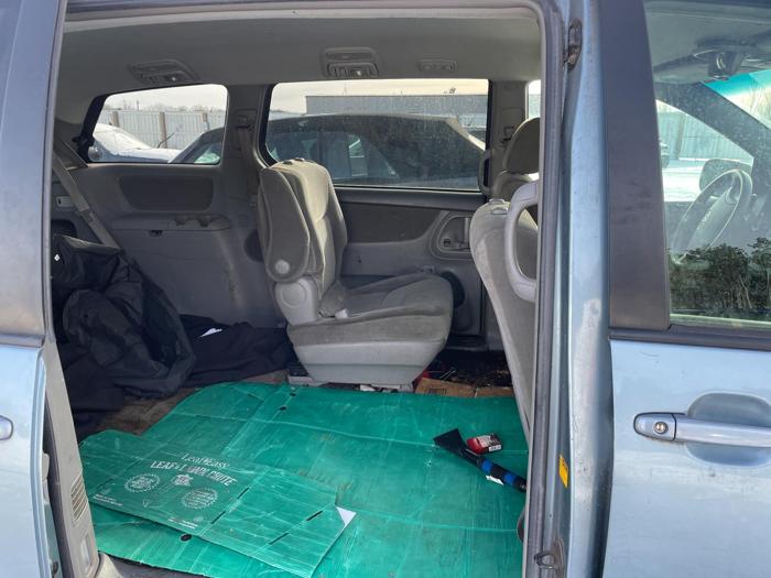 2005 toyota sienna ce for sale near elk-river, minnesota f15b543e1edb445893c1dd7c2d110518.jpg