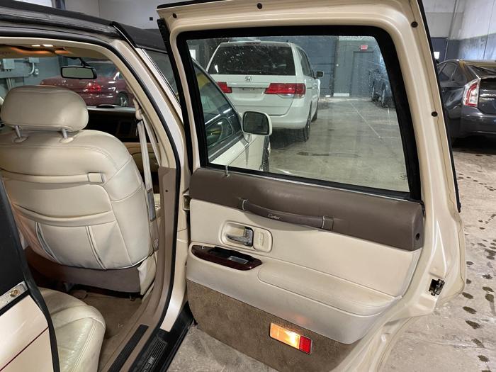1997 lincoln town-car with 211180 miles for sale near elk-river, minnesota f17374e8b73e4d0ca6fe19f496e2bcda.jpg