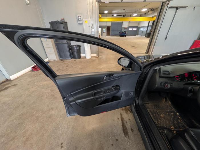 2007 volkswagen passat-wagon base with 92747 miles for sale near elk-river, minnesota f185076c42314df28e4a0673a30d6957.jpg