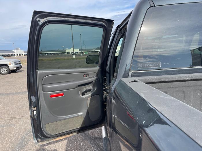 2005 gmc sierra-2500hd crew-cab-long-bed-4wd with 175416 miles for sale near north-branch, minnesota f2235675399b4d6aaeb69087d01171b5.jpeg