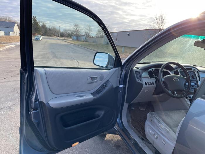 2004 toyota highlander std with 199026 miles for sale near elk-river, minnesota f293db4d3f2a43e6b25dcb56ca846fb6.jpg