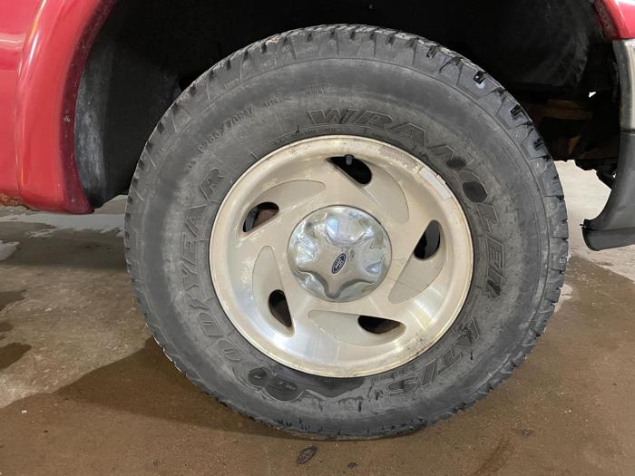 2001 ford f-150 xlt-supercrew-4wd with 200316 miles for sale near elk-river, minnesota f2c35372b7f34b7cae67700450b3479d.jpg