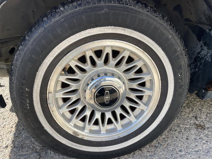1997 lincoln town-car sel with 171572 miles for sale near elk-river, minnesota f2c4c7d0aa704c929e7fcaf966a7f835.jpg