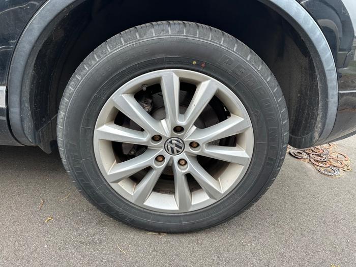 2014 volkswagen touareg vr6-lux with 142869 miles for sale near burnsville, minnesota f2c657c0f5914d84bcc7cdb023bfec7f.jpeg