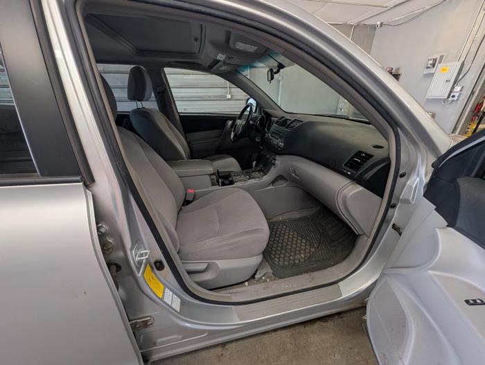 2008 toyota highlander sport-4wd with 226709 miles for sale near elk-river, minnesota f35f4788f1854766b7be8327e8bc05d5.jpg