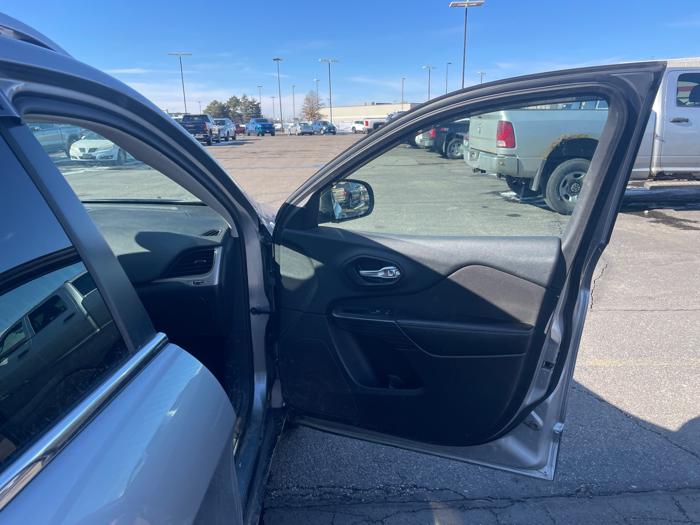 2016 jeep cherokee latitude-4wd with 204960 miles for sale near st.-cloud, minnesota f3b1b26af893416491153a4e0bf0de06.jpeg