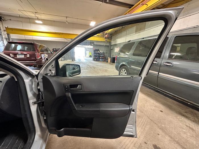 2009 ford focus se-sedan with 189163 miles for sale near elk-river, minnesota f3bb3e826f8443afaf89200e77b1ad24.jpeg