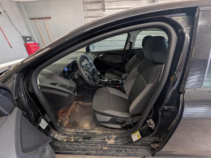 2013 ford focus se-sedan with 218887 miles for sale near elk-river, minnesota f3cec52af3c14079927f3808e4887520.jpg