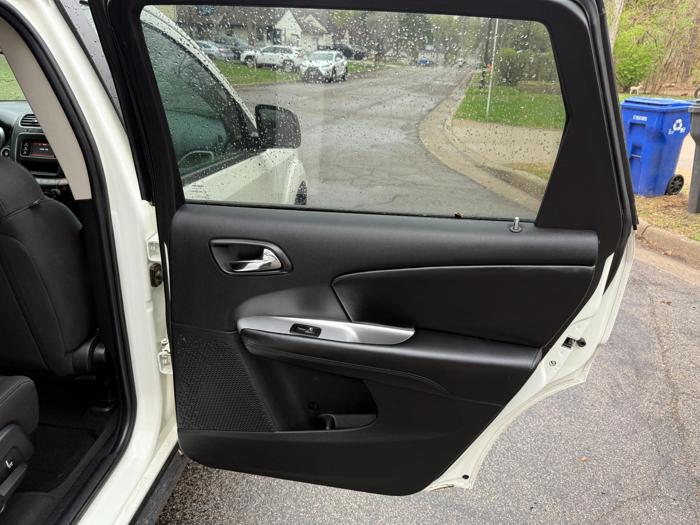 2018 dodge journey se with 114253 miles for sale near saint-paul, mn f3ea18ef464045d4b9d1cc2cc6e7d7a9.jpg